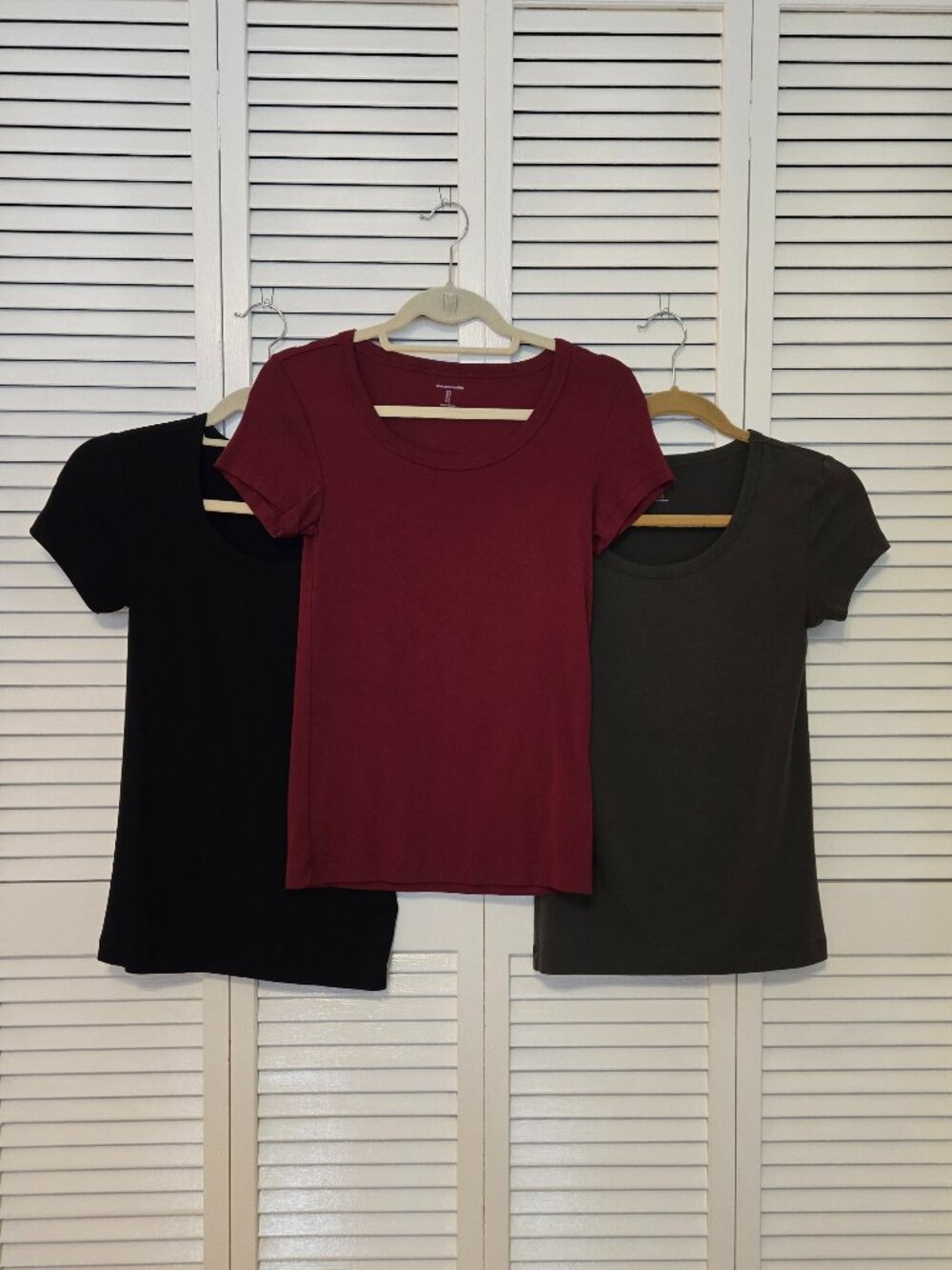 Set of 3 Cotton Blend Scoop Neck T-Shirts - Size S